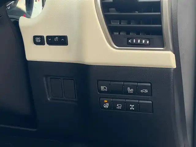 レクサス ＮＸ 300 Iパッケージ 山梨県 2017(平29)年 4.5万km ソニッククォーツ 3眼LED/白革/ACC/BSA/LDA/純正メモリナビ/フルセグ/バックカメラ/サイドカメラ/前後クリアランスソナー/パワーバックドア/パワーシート/シートメモリ/シートヒーター/ステアリングヒーター/Ａライト/Ａハイビーム/ドラレコ/ＣＤ/ＤＶＤ/ＢＤ