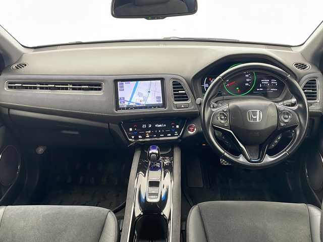 ホンダ ヴェゼル ハイブリッド 千葉県 2017(平29)年 7.3万km ホワイトオーキッドパール 禁煙車/純正SDナビ【VXM-175VFEi】/(FM/AM/CD/DVD/TV/Bluetooth/SD/USB/iPod)/ホンダセンシング/衝突軽減ブレーキ/アダプティブクルーズコントロール/先行車発進告知/路外逸脱抑制システム/レーンキープアシスト/リアクティブフォースペダル/標識認識機能/バックカメラ/ドラレコ(前方のみ)/スペアキー（１本）/前席シートヒーター/ＬＥＤヘッドライト/純正18インチアルミホイール/純正フロアマット/電動パーキングブレーキ/パドルシフト/フォグランプ/ハーフレザーシート/ステアリングスイッチ/ドアバイザー/電動格納ウィンカーミラー/取扱説明書