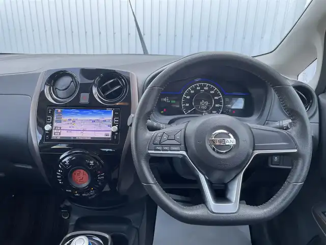 日産 ノート e－パワー メダリスト 石川県 2017(平29)年 4.5万km パール 純正メモリーナビ/純正CD/DVD/フルセグTV/アラウンドビューモニター/LEDヘッドライト/ETC/純正アルミホイール/エマージェンシーブレーキ/インテリキー/プッシュスタート/電動ミラー/オートライト/保証書