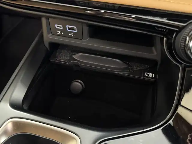 レクサス ＮＸ 350h バージョンL 三重県 2023(令5)年 1.4万km ソニッククォーツ Pガソリン・ハイブリッド/FF/MTモード付CVT/14インチディスプレイオーディオPlus＋ナビ/（FM/AM/TV/Bluetooth/USB/iPod/Miracast/CarPlay/AndroidAuto）/バックカメラ・サイドカメラ（助手席側）/ETC2.0/LEXUS Safety System＋/・プリクラッシュセーフティ/・緊急時操舵支援＋フロントクロストラフィックアラート＋レーンチェンジアシスト/・アダプティブハイビームシステム/・レーントレーシングアシスト/・レーダークルコン/・ロードサインアシスト/・プロアクティブドライビングアシスト/●ブラインドスポットモニター/●安心降車アシスト/●パーキングサポートブレーキ（前後静止物＋後方接近車両）/●ITS Connect/など/装備/・茶革シート（本革）/・8wayパワーシート（Dメモリー、ランバーサポート付/N）/・シートベンチレーション（D/N）/・シートヒーター（D/N/REAR）/・ハンズフリーパワーバックドア/・AC100Vコンセント（100W）/・カラーヘッドアップディスプレイ（連動ステアリングスイッチ付）/・左右独立オートエアコン/・オートライト、3眼LEDヘッドランプ/・20inAW/・スマートキーx2、カードキーx1/など