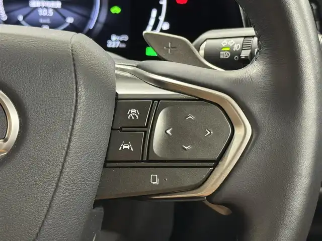 レクサス ＮＸ 350h バージョンL 三重県 2023(令5)年 1.4万km ソニッククォーツ Pガソリン・ハイブリッド/FF/MTモード付CVT/14インチディスプレイオーディオPlus＋ナビ/（FM/AM/TV/Bluetooth/USB/iPod/Miracast/CarPlay/AndroidAuto）/バックカメラ・サイドカメラ（助手席側）/ETC2.0/LEXUS Safety System＋/・プリクラッシュセーフティ/・緊急時操舵支援＋フロントクロストラフィックアラート＋レーンチェンジアシスト/・アダプティブハイビームシステム/・レーントレーシングアシスト/・レーダークルコン/・ロードサインアシスト/・プロアクティブドライビングアシスト/●ブラインドスポットモニター/●安心降車アシスト/●パーキングサポートブレーキ（前後静止物＋後方接近車両）/●ITS Connect/など/装備/・茶革シート（本革）/・8wayパワーシート（Dメモリー、ランバーサポート付/N）/・シートベンチレーション（D/N）/・シートヒーター（D/N/REAR）/・ハンズフリーパワーバックドア/・AC100Vコンセント（100W）/・カラーヘッドアップディスプレイ（連動ステアリングスイッチ付）/・左右独立オートエアコン/・オートライト、3眼LEDヘッドランプ/・20inAW/・スマートキーx2、カードキーx1/など