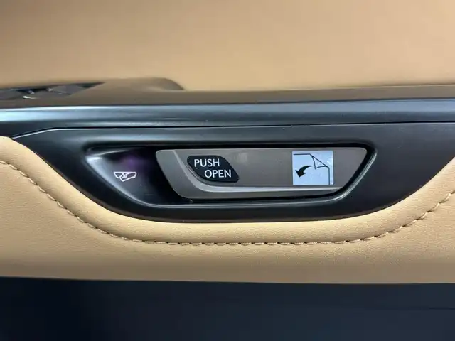 レクサス ＮＸ 350h バージョンL 三重県 2023(令5)年 1.4万km ソニッククォーツ Pガソリン・ハイブリッド/FF/MTモード付CVT/14インチディスプレイオーディオPlus＋ナビ/（FM/AM/TV/Bluetooth/USB/iPod/Miracast/CarPlay/AndroidAuto）/バックカメラ・サイドカメラ（助手席側）/ETC2.0/LEXUS Safety System＋/・プリクラッシュセーフティ/・緊急時操舵支援＋フロントクロストラフィックアラート＋レーンチェンジアシスト/・アダプティブハイビームシステム/・レーントレーシングアシスト/・レーダークルコン/・ロードサインアシスト/・プロアクティブドライビングアシスト/●ブラインドスポットモニター/●安心降車アシスト/●パーキングサポートブレーキ（前後静止物＋後方接近車両）/●ITS Connect/など/装備/・茶革シート（本革）/・8wayパワーシート（Dメモリー、ランバーサポート付/N）/・シートベンチレーション（D/N）/・シートヒーター（D/N/REAR）/・ハンズフリーパワーバックドア/・AC100Vコンセント（100W）/・カラーヘッドアップディスプレイ（連動ステアリングスイッチ付）/・左右独立オートエアコン/・オートライト、3眼LEDヘッドランプ/・20inAW/・スマートキーx2、カードキーx1/など