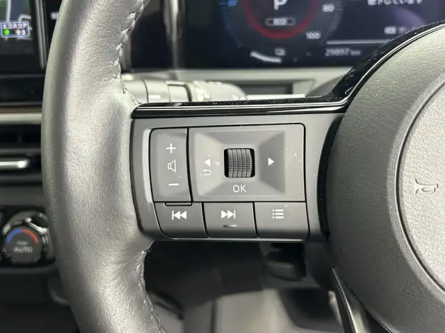 日産 オーラ G FOUR レザーエディション 道央・札幌 2022(令4)年 3万km ピュアホワイトパール ・４WD/・寒冷地仕様/・純正9インチナビ/　CD/DVD/SD/BT/フルセグ/・アラウンドビューモニター/・インテリジェントルームミラー/・前後ドライブレコーダー/・エマージェンシーブレーキ/・レーンキープアシスト/・ブラインドスポットモニター/・クリアランスソナー/・レザーシート/・前席シートヒーター/・LEDヘッドライト/・フォグライト/・オートライト/・プッシュスタート/・スマートキー/・純正フロアマット/・ドアバイザー