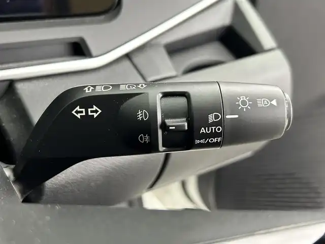 日産 オーラ G FOUR レザーエディション 道央・札幌 2022(令4)年 3万km ピュアホワイトパール ・４WD/・寒冷地仕様/・純正9インチナビ/　CD/DVD/SD/BT/フルセグ/・アラウンドビューモニター/・インテリジェントルームミラー/・前後ドライブレコーダー/・エマージェンシーブレーキ/・レーンキープアシスト/・ブラインドスポットモニター/・クリアランスソナー/・レザーシート/・前席シートヒーター/・LEDヘッドライト/・フォグライト/・オートライト/・プッシュスタート/・スマートキー/・純正フロアマット/・ドアバイザー