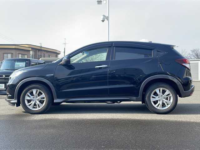 ホンダ ヴェゼル ハイブリッド X 青森県 2014(平26)年 12.1万km クリスタルブラックパール ・4WD/・純正ナビ/・バックカメラ/・Bluetooth/・衝突軽減ブレーキ/・クルーズコントロール/・プッシュスタート/・スマートキー/・パドルシフト/・純正16AW/・純正LEDヘッドライト/・純正フォグ/・ETC/・保証書・取説あり