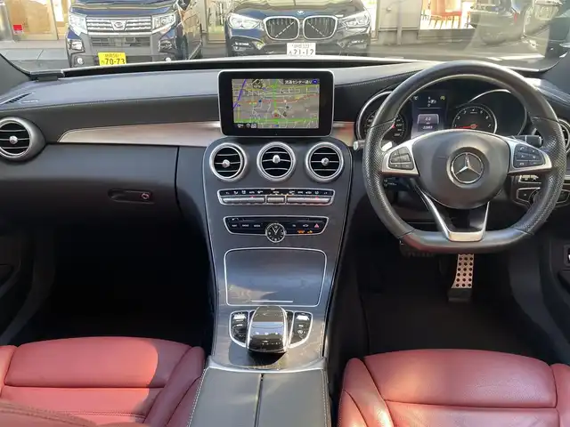 メルセデス・ベンツ Ｃ２５０ スポーツ 静岡県 2015(平27)年 2.2万km ポーラホワイト ワンオーナー/純正ナビ/フルセグTV/DVD/CD/BT/バックカメラ/ブルメスターサウンド/赤革シート/前席シートヒーター/前席メモリー付パワーシート/パフュームアトマイザー/パワートランク/ビルトインETC/LEDヘッドライト/前方ドライブレコーダー/パドルシフト/衝突軽減ブレーキ/レーンキープアシスト/クリアランスソナー/ブラインドスポットモニター/ヘッドアップディスプレイ/レーダークルーズコントロール/純正19インチAW/スマートキー×2/保証書/取扱説明書/H30/R2/R4/R6点検記録簿有