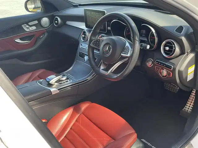 メルセデス・ベンツ Ｃ２５０ スポーツ 静岡県 2015(平27)年 2.2万km ポーラホワイト ワンオーナー/純正ナビ/フルセグTV/DVD/CD/BT/バックカメラ/ブルメスターサウンド/赤革シート/前席シートヒーター/前席メモリー付パワーシート/パフュームアトマイザー/パワートランク/ビルトインETC/LEDヘッドライト/前方ドライブレコーダー/パドルシフト/衝突軽減ブレーキ/レーンキープアシスト/クリアランスソナー/ブラインドスポットモニター/ヘッドアップディスプレイ/レーダークルーズコントロール/純正19インチAW/スマートキー×2/保証書/取扱説明書/H30/R2/R4/R6点検記録簿有