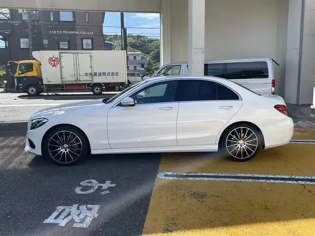 メルセデス・ベンツ Ｃ２５０ スポーツ 静岡県 2015(平27)年 2.2万km ポーラホワイト ワンオーナー/純正ナビ/フルセグTV/DVD/CD/BT/バックカメラ/ブルメスターサウンド/赤革シート/前席シートヒーター/前席メモリー付パワーシート/パフュームアトマイザー/パワートランク/ビルトインETC/LEDヘッドライト/前方ドライブレコーダー/パドルシフト/衝突軽減ブレーキ/レーンキープアシスト/クリアランスソナー/ブラインドスポットモニター/ヘッドアップディスプレイ/レーダークルーズコントロール/純正19インチAW/スマートキー×2/保証書/取扱説明書/H30/R2/R4/R6点検記録簿有