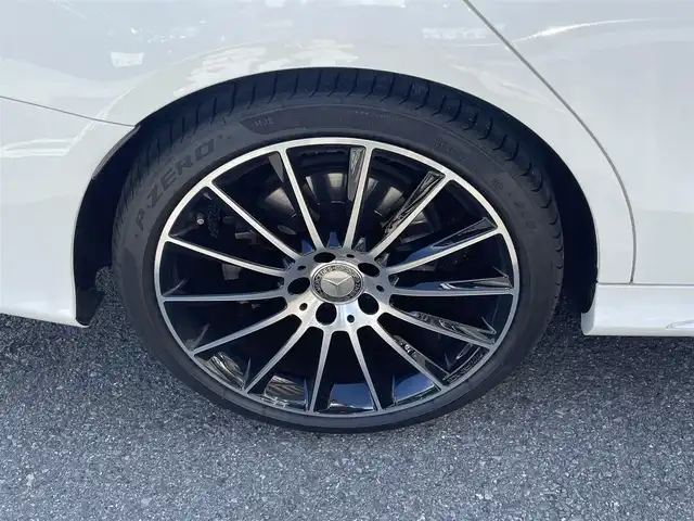 メルセデス・ベンツ Ｃ２５０ スポーツ 静岡県 2015(平27)年 2.2万km ポーラホワイト ワンオーナー/純正ナビ/フルセグTV/DVD/CD/BT/バックカメラ/ブルメスターサウンド/赤革シート/前席シートヒーター/前席メモリー付パワーシート/パフュームアトマイザー/パワートランク/ビルトインETC/LEDヘッドライト/前方ドライブレコーダー/パドルシフト/衝突軽減ブレーキ/レーンキープアシスト/クリアランスソナー/ブラインドスポットモニター/ヘッドアップディスプレイ/レーダークルーズコントロール/純正19インチAW/スマートキー×2/保証書/取扱説明書/H30/R2/R4/R6点検記録簿有