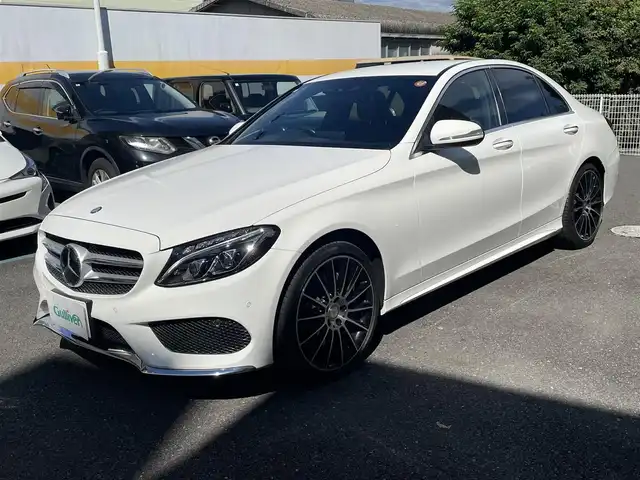 メルセデス・ベンツ Ｃ２５０ スポーツ 静岡県 2015(平27)年 2.2万km ポーラホワイト ワンオーナー/純正ナビ/フルセグTV/DVD/CD/BT/バックカメラ/ブルメスターサウンド/赤革シート/前席シートヒーター/前席メモリー付パワーシート/パフュームアトマイザー/パワートランク/ビルトインETC/LEDヘッドライト/前方ドライブレコーダー/パドルシフト/衝突軽減ブレーキ/レーンキープアシスト/クリアランスソナー/ブラインドスポットモニター/ヘッドアップディスプレイ/レーダークルーズコントロール/純正19インチAW/スマートキー×2/保証書/取扱説明書/H30/R2/R4/R6点検記録簿有