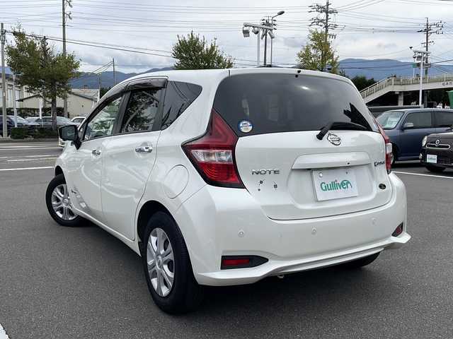 日産 ノート e－パワー X 長野県 2017(平29)年 5.4万km ブリリアントホワイトパール 登録時走行距離 53808km/７インチ純正ナビ/Bluetooth Audio/フルセグテレビ/全周囲カメラ/バックカメラ/前後ドライブレコーダー/デジタルインナーミラー/電動格納ドアミラー/ＥＴＣ/純正フロアマット/プッシュスタート/オートライト/ドアバイザー/スマートキー/ステアリングスイッチ/横滑り防止機能/盗難防止機能