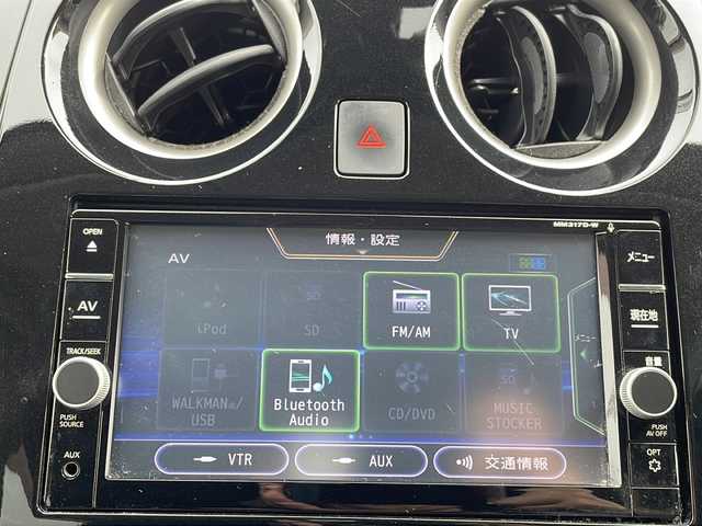 日産 ノート e－パワー X 長野県 2017(平29)年 5.4万km ブリリアントホワイトパール 登録時走行距離 53808km/７インチ純正ナビ/Bluetooth Audio/フルセグテレビ/全周囲カメラ/バックカメラ/前後ドライブレコーダー/デジタルインナーミラー/電動格納ドアミラー/ＥＴＣ/純正フロアマット/プッシュスタート/オートライト/ドアバイザー/スマートキー/ステアリングスイッチ/横滑り防止機能/盗難防止機能