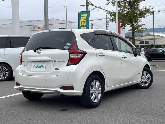 日産 ノート e－パワー X 長野県 2017(平29)年 5.4万km ブリリアントホワイトパール 登録時走行距離 53808km/７インチ純正ナビ/Bluetooth Audio/フルセグテレビ/全周囲カメラ/バックカメラ/前後ドライブレコーダー/デジタルインナーミラー/電動格納ドアミラー/ＥＴＣ/純正フロアマット/プッシュスタート/オートライト/ドアバイザー/スマートキー/ステアリングスイッチ/横滑り防止機能/盗難防止機能