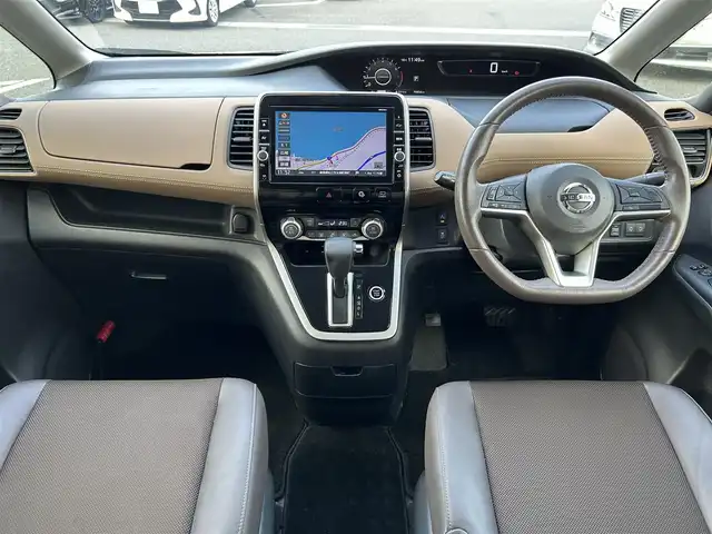 日産 セレナ X 島根県 2017(平29)年 7.9万km カシミヤグレージュ 登録時走行距離79854km/ワンオーナー/純正SDナビ(Bluetooth/AM/FM/CD/DVD)/フルセグTV/両側パワースライドドア/ブラウンハーフレザーシート/全周囲/サイド/バック/フロントカメラ/クルーズコントロール/ビルトインETC/ロールサンシェード/シートバックテーブル/純正フロアマット/前後コーナーセンサー/LEDヘッドライト/オートライト/レーンキープアシスト/横滑り防止装置/衝突被害軽減ブレーキ/ダブル/カーテンエアバッグ/ウィンカーミラー/ドアバイザー/禁煙車/取扱説明書/保証書