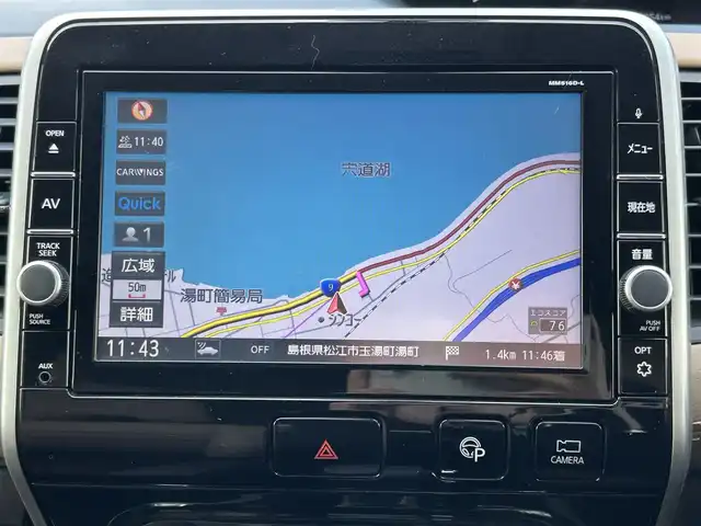 日産 セレナ X 島根県 2017(平29)年 7.9万km カシミヤグレージュ 登録時走行距離79854km/ワンオーナー/純正SDナビ(Bluetooth/AM/FM/CD/DVD)/フルセグTV/両側パワースライドドア/ブラウンハーフレザーシート/全周囲/サイド/バック/フロントカメラ/クルーズコントロール/ビルトインETC/ロールサンシェード/シートバックテーブル/純正フロアマット/前後コーナーセンサー/LEDヘッドライト/オートライト/レーンキープアシスト/横滑り防止装置/衝突被害軽減ブレーキ/ダブル/カーテンエアバッグ/ウィンカーミラー/ドアバイザー/禁煙車/取扱説明書/保証書