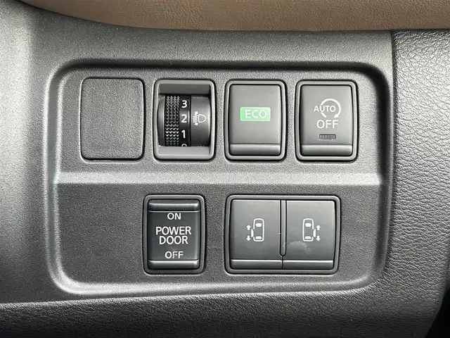 日産 セレナ X 島根県 2017(平29)年 7.9万km カシミヤグレージュ 登録時走行距離79854km/ワンオーナー/純正SDナビ(Bluetooth/AM/FM/CD/DVD)/フルセグTV/両側パワースライドドア/ブラウンハーフレザーシート/全周囲/サイド/バック/フロントカメラ/クルーズコントロール/ビルトインETC/ロールサンシェード/シートバックテーブル/純正フロアマット/前後コーナーセンサー/LEDヘッドライト/オートライト/レーンキープアシスト/横滑り防止装置/衝突被害軽減ブレーキ/ダブル/カーテンエアバッグ/ウィンカーミラー/ドアバイザー/禁煙車/取扱説明書/保証書