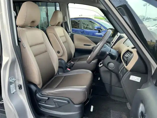 日産 セレナ X 島根県 2017(平29)年 7.9万km カシミヤグレージュ 登録時走行距離79854km/ワンオーナー/純正SDナビ(Bluetooth/AM/FM/CD/DVD)/フルセグTV/両側パワースライドドア/ブラウンハーフレザーシート/全周囲/サイド/バック/フロントカメラ/クルーズコントロール/ビルトインETC/ロールサンシェード/シートバックテーブル/純正フロアマット/前後コーナーセンサー/LEDヘッドライト/オートライト/レーンキープアシスト/横滑り防止装置/衝突被害軽減ブレーキ/ダブル/カーテンエアバッグ/ウィンカーミラー/ドアバイザー/禁煙車/取扱説明書/保証書