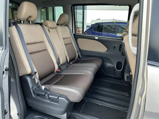 日産 セレナ X 島根県 2017(平29)年 7.9万km カシミヤグレージュ 登録時走行距離79854km/ワンオーナー/純正SDナビ(Bluetooth/AM/FM/CD/DVD)/フルセグTV/両側パワースライドドア/ブラウンハーフレザーシート/全周囲/サイド/バック/フロントカメラ/クルーズコントロール/ビルトインETC/ロールサンシェード/シートバックテーブル/純正フロアマット/前後コーナーセンサー/LEDヘッドライト/オートライト/レーンキープアシスト/横滑り防止装置/衝突被害軽減ブレーキ/ダブル/カーテンエアバッグ/ウィンカーミラー/ドアバイザー/禁煙車/取扱説明書/保証書