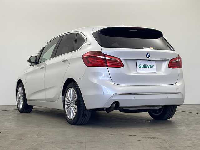ＢＭＷ ２２５ＸＥ アクティブツアラー ラグジュアリー 秋田県 2016(平28)年 4.2万km 白 4WD/純正ナビ /フルセグTV/CD/DVD/Bluetooth/AM/FM/バックカメラ/衝突被害軽減防止ブレーキ/クルーズコントロール/ヘッドアップディスプレイ/横滑り防止装置/電動リアゲート/前席シートヒーター/前席パワーシート（メモリ機能付き）/前後クリアランスソナー/前方ドライブレコーダー/LEDヘッドライト/スペアキー/プッシュスタート/純正アルミホイール