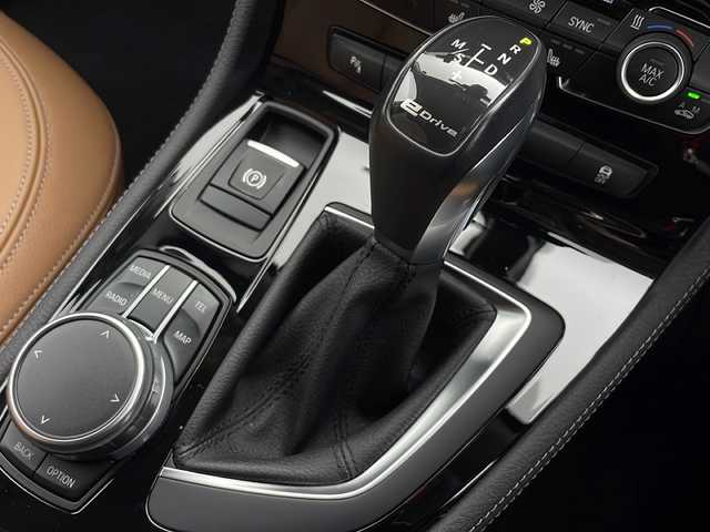 ＢＭＷ ２２５ＸＥ アクティブツアラー ラグジュアリー 秋田県 2016(平28)年 4.2万km 白 4WD/純正ナビ /フルセグTV/CD/DVD/Bluetooth/AM/FM/バックカメラ/衝突被害軽減防止ブレーキ/クルーズコントロール/ヘッドアップディスプレイ/横滑り防止装置/電動リアゲート/前席シートヒーター/前席パワーシート（メモリ機能付き）/前後クリアランスソナー/前方ドライブレコーダー/LEDヘッドライト/スペアキー/プッシュスタート/純正アルミホイール