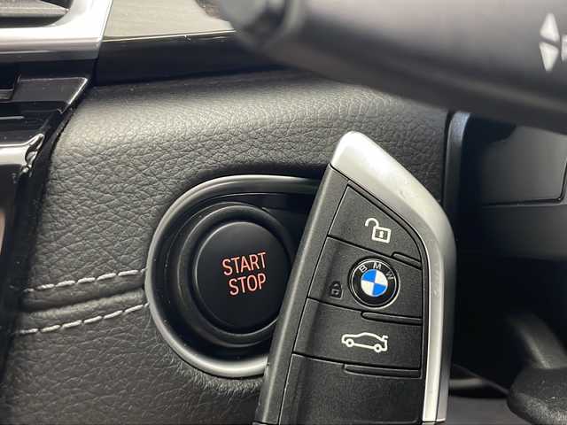 ＢＭＷ ２２５ＸＥ アクティブツアラー ラグジュアリー 秋田県 2016(平28)年 4.2万km 白 4WD/純正ナビ /フルセグTV/CD/DVD/Bluetooth/AM/FM/バックカメラ/衝突被害軽減防止ブレーキ/クルーズコントロール/ヘッドアップディスプレイ/横滑り防止装置/電動リアゲート/前席シートヒーター/前席パワーシート（メモリ機能付き）/前後クリアランスソナー/前方ドライブレコーダー/LEDヘッドライト/スペアキー/プッシュスタート/純正アルミホイール