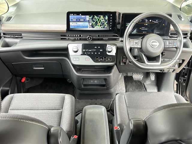 日産 セレナ e－パワー ハイウェイスター V 静岡県 2023(令5)年 0.5万km ダイヤモンドブラック 純正ナビ/・（Bluetooth/CD/DVD/USB/フルセグTV/　HDMI/ラジオ/主要装備/・プロパイロットシステム/・エマージェンシーブレーキー/・レーンキープアシスト/・全方位カメラ/・アラウンドビューモニター/・両側パワースライドドア/・フリップダウンモニター/・デジタルインナーミラー/・BSM/・置くだけ充電/・AC1500/・SOSコール/・オートホールド/・ステアリングリモコン/・ETC2.0