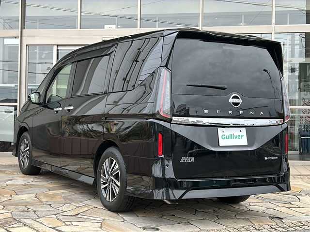 日産 セレナ e－パワー ハイウェイスター V 静岡県 2023(令5)年 0.5万km ダイヤモンドブラック 純正ナビ/・（Bluetooth/CD/DVD/USB/フルセグTV/　HDMI/ラジオ/主要装備/・プロパイロットシステム/・エマージェンシーブレーキー/・レーンキープアシスト/・全方位カメラ/・アラウンドビューモニター/・両側パワースライドドア/・フリップダウンモニター/・デジタルインナーミラー/・BSM/・置くだけ充電/・AC1500/・SOSコール/・オートホールド/・ステアリングリモコン/・ETC2.0