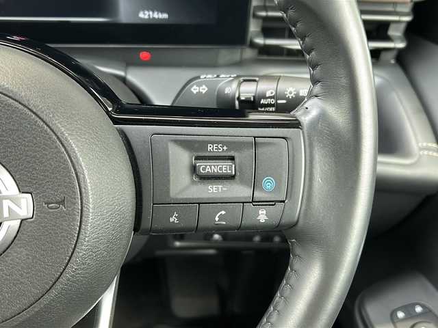 日産 セレナ e－パワー ハイウェイスター V 静岡県 2023(令5)年 0.5万km ダイヤモンドブラック 純正ナビ/・（Bluetooth/CD/DVD/USB/フルセグTV/　HDMI/ラジオ/主要装備/・プロパイロットシステム/・エマージェンシーブレーキー/・レーンキープアシスト/・全方位カメラ/・アラウンドビューモニター/・両側パワースライドドア/・フリップダウンモニター/・デジタルインナーミラー/・BSM/・置くだけ充電/・AC1500/・SOSコール/・オートホールド/・ステアリングリモコン/・ETC2.0