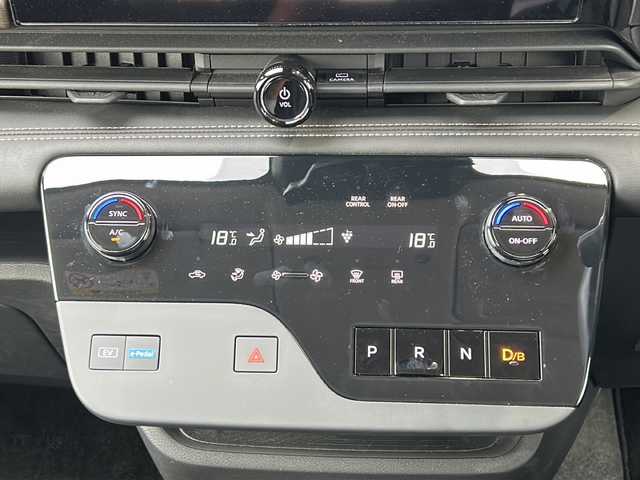 日産 セレナ e－パワー ハイウェイスター V 静岡県 2023(令5)年 0.5万km ダイヤモンドブラック 純正ナビ/・（Bluetooth/CD/DVD/USB/フルセグTV/　HDMI/ラジオ/主要装備/・プロパイロットシステム/・エマージェンシーブレーキー/・レーンキープアシスト/・全方位カメラ/・アラウンドビューモニター/・両側パワースライドドア/・フリップダウンモニター/・デジタルインナーミラー/・BSM/・置くだけ充電/・AC1500/・SOSコール/・オートホールド/・ステアリングリモコン/・ETC2.0