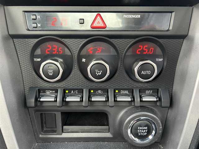 トヨタ ８６ GT 佐賀県 2012(平24)年 7万km ライトニングレッド 純正ナビ/　　CD/DVD/BT/フルセグ/バックカメラ/HIDオートライト/純正17インチアルミホイール/SPORTモードボタン/SNOWモードボタン/VSC SPORTボタン/トランクオープナー/スマートキー/ETC