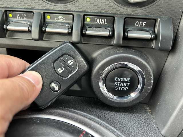 トヨタ ８６ GT 佐賀県 2012(平24)年 7万km ライトニングレッド 純正ナビ/　　CD/DVD/BT/フルセグ/バックカメラ/HIDオートライト/純正17インチアルミホイール/SPORTモードボタン/SNOWモードボタン/VSC SPORTボタン/トランクオープナー/スマートキー/ETC