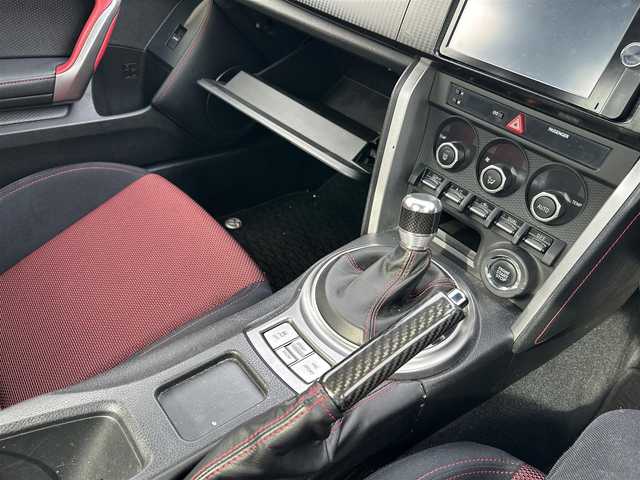 トヨタ ８６ GT 佐賀県 2012(平24)年 7万km ライトニングレッド 純正ナビ/　　CD/DVD/BT/フルセグ/バックカメラ/HIDオートライト/純正17インチアルミホイール/SPORTモードボタン/SNOWモードボタン/VSC SPORTボタン/トランクオープナー/スマートキー/ETC