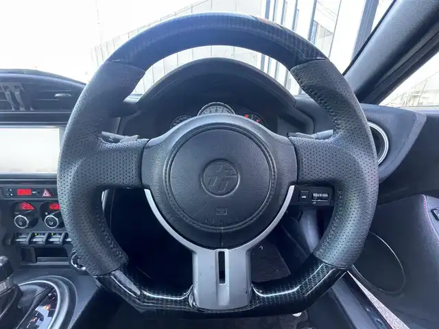 トヨタ ８６ GT 佐賀県 2012(平24)年 7万km ライトニングレッド 純正ナビ/・バックカメラ/・フルセグTV/BT/CD/DVD/社外ドラレコ型デジタルインナーミラー(SDなし)/HIDヘッドライト/オートライト/フォグランプ/純正17インチＡＷ/パドルシフト/ＥＴＣ/プッシュスタート/スペアキー×1/取扱説明書/保証書