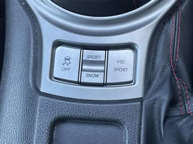 トヨタ ８６ GT 佐賀県 2012(平24)年 7万km ライトニングレッド 純正ナビ/・バックカメラ/・フルセグTV/BT/CD/DVD/社外ドラレコ型デジタルインナーミラー(SDなし)/HIDヘッドライト/オートライト/フォグランプ/純正17インチＡＷ/パドルシフト/ＥＴＣ/プッシュスタート/スペアキー×1/取扱説明書/保証書