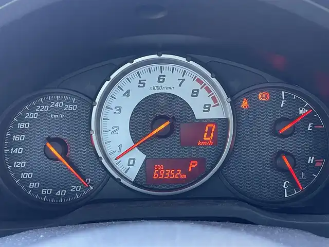 トヨタ ８６ GT 佐賀県 2012(平24)年 7万km ライトニングレッド 純正ナビ/・バックカメラ/・フルセグTV/BT/CD/DVD/社外ドラレコ型デジタルインナーミラー(SDなし)/HIDヘッドライト/オートライト/フォグランプ/純正17インチＡＷ/パドルシフト/ＥＴＣ/プッシュスタート/スペアキー×1/取扱説明書/保証書