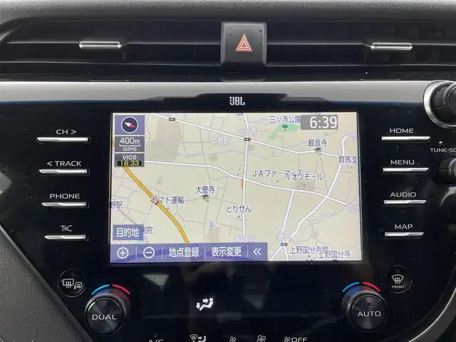 トヨタ カムリ WSレザーパッケージ 群馬県 2020(令2)年 10.7万km プラチナホワイトパールマイカ AC100V/CD/DVDプレーヤー/純正８インチディスプレイナビ/・JBLプレミアムサウンドシステム/・フルセグTV/Apple CarPlay/Android Auto/・AM/FM/Bluetooth/USB/Miracast//＝＝＝＝＝＝＝/Toyota Safety Sense/・プリクラッシュセーフティ/・レーンディパーチャーアラート/・オートマチックハイビーム/・レーダークルーズコントロール/インテリジェントクリアランスソナー/カラーヘッドアップディスプレイ/ブラインドスポットモニター/リヤクロストラフィックオートブレーキ/車両接近通報装置/パドルシフト/前席パワーシート/シートヒーター