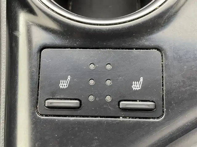 トヨタ カムリ WSレザーパッケージ 群馬県 2020(令2)年 10.7万km プラチナホワイトパールマイカ AC100V/CD/DVDプレーヤー/純正８インチディスプレイナビ/・JBLプレミアムサウンドシステム/・フルセグTV/Apple CarPlay/Android Auto/・AM/FM/Bluetooth/USB/Miracast//＝＝＝＝＝＝＝/Toyota Safety Sense/・プリクラッシュセーフティ/・レーンディパーチャーアラート/・オートマチックハイビーム/・レーダークルーズコントロール/インテリジェントクリアランスソナー/カラーヘッドアップディスプレイ/ブラインドスポットモニター/リヤクロストラフィックオートブレーキ/車両接近通報装置/パドルシフト/前席パワーシート/シートヒーター