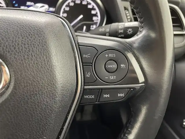 トヨタ カムリ WSレザーパッケージ 群馬県 2020(令2)年 10.7万km プラチナホワイトパールマイカ AC100V/CD/DVDプレーヤー/純正８インチディスプレイナビ/・JBLプレミアムサウンドシステム/・フルセグTV/Apple CarPlay/Android Auto/・AM/FM/Bluetooth/USB/Miracast//＝＝＝＝＝＝＝/Toyota Safety Sense/・プリクラッシュセーフティ/・レーンディパーチャーアラート/・オートマチックハイビーム/・レーダークルーズコントロール/インテリジェントクリアランスソナー/カラーヘッドアップディスプレイ/ブラインドスポットモニター/リヤクロストラフィックオートブレーキ/車両接近通報装置/パドルシフト/前席パワーシート/シートヒーター