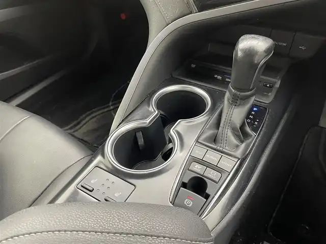 トヨタ カムリ WSレザーパッケージ 群馬県 2020(令2)年 10.7万km プラチナホワイトパールマイカ AC100V/CD/DVDプレーヤー/純正８インチディスプレイナビ/・JBLプレミアムサウンドシステム/・フルセグTV/Apple CarPlay/Android Auto/・AM/FM/Bluetooth/USB/Miracast//＝＝＝＝＝＝＝/Toyota Safety Sense/・プリクラッシュセーフティ/・レーンディパーチャーアラート/・オートマチックハイビーム/・レーダークルーズコントロール/インテリジェントクリアランスソナー/カラーヘッドアップディスプレイ/ブラインドスポットモニター/リヤクロストラフィックオートブレーキ/車両接近通報装置/パドルシフト/前席パワーシート/シートヒーター