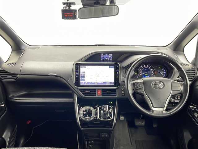 トヨタ ヴォクシー ハイブリッド ZS 煌Ⅱ 茨城県 2020(令2)年 5.9万km ブラッキッシュアゲハガラスフレーク 11インチナビ/フルセグTV/バックモニター/両側電動スライドドア/LEDライト/ETC/前後ドライブレコーダー/アダプティブクルーズコントロール/シートヒーター（D＋N席）/衝突軽減ブレーキ/横滑り防止機能/レーンキープアシスト/プッシュスタート/スマートキー