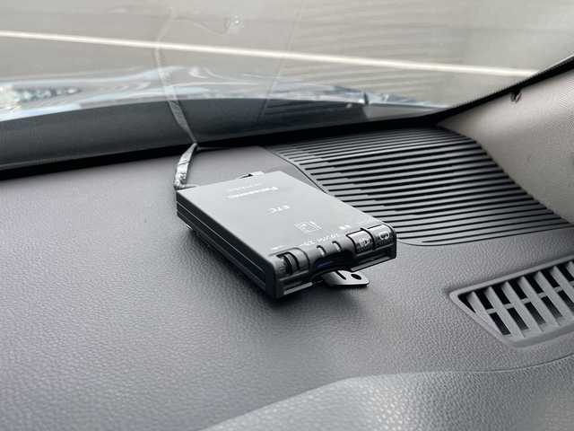 トヨタ ハリアー S 愛知県 2022(令4)年 3.5万km スレートグレーメタリック トヨタセーフティセンス/純正8型ディスプレイオーディオナビ/レーダークルーズコントロール/バックカメラ/コーナーセンサー/純正アルミホイール/ＥＴＣ/レーンキープアシスト/ドライブレコーダー/オートマチックハイビーム/衝突軽減システム/フルセグ/Bluetooth/ステアリングスイッチ/スマートキー/プッシュスタート