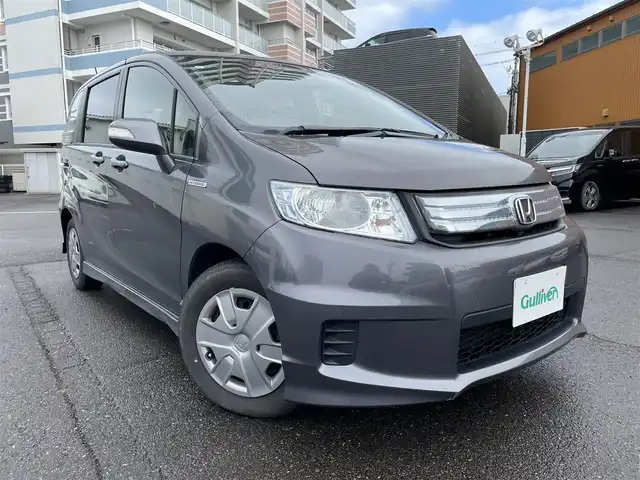 ホンダ フリード スパイク ハイブリット 静岡県 2013(平25)年 8万km モダンスティールM ワンオーナー/前後方向ドライブレコーダー/純正メモリナビ/・SD/USB/CD/DVD/バックカメラ/両側スライドドア/ステアリングリモコン/オートライト/ＥＴＣ/キーレス/純正ゴムマット/純正ＨＩＤヘッドライト/新車時保証書/取扱説明書