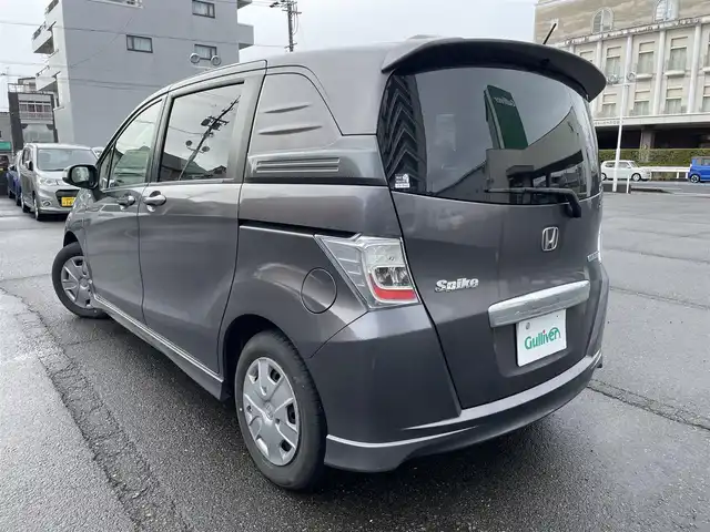 ホンダ フリード スパイク ハイブリット 静岡県 2013(平25)年 8万km モダンスティールM ワンオーナー/前後方向ドライブレコーダー/純正メモリナビ/・SD/USB/CD/DVD/バックカメラ/両側スライドドア/ステアリングリモコン/オートライト/ＥＴＣ/キーレス/純正ゴムマット/純正ＨＩＤヘッドライト/新車時保証書/取扱説明書