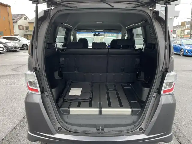 ホンダ フリード スパイク ハイブリット 静岡県 2013(平25)年 8万km モダンスティールM ワンオーナー/前後方向ドライブレコーダー/純正メモリナビ/・SD/USB/CD/DVD/バックカメラ/両側スライドドア/ステアリングリモコン/オートライト/ＥＴＣ/キーレス/純正ゴムマット/純正ＨＩＤヘッドライト/新車時保証書/取扱説明書