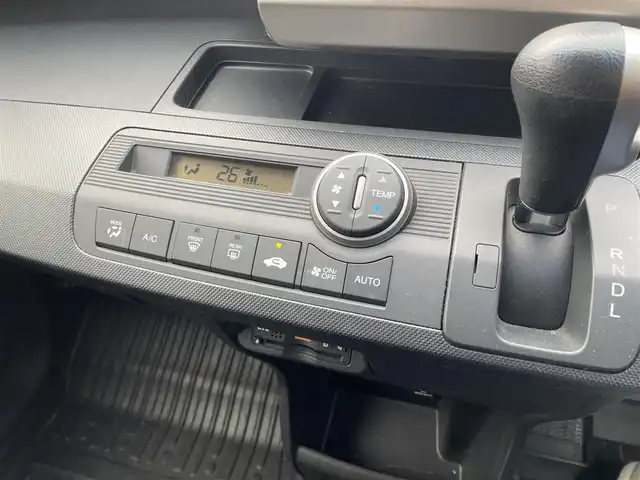 ホンダ フリード スパイク ハイブリット 静岡県 2013(平25)年 8万km モダンスティールM ワンオーナー/前後方向ドライブレコーダー/純正メモリナビ/・SD/USB/CD/DVD/バックカメラ/両側スライドドア/ステアリングリモコン/オートライト/ＥＴＣ/キーレス/純正ゴムマット/純正ＨＩＤヘッドライト/新車時保証書/取扱説明書