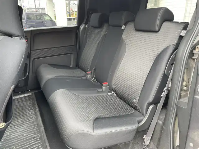 ホンダ フリード スパイク ハイブリット 静岡県 2013(平25)年 8万km モダンスティールM ワンオーナー/前後方向ドライブレコーダー/純正メモリナビ/・SD/USB/CD/DVD/バックカメラ/両側スライドドア/ステアリングリモコン/オートライト/ＥＴＣ/キーレス/純正ゴムマット/純正ＨＩＤヘッドライト/新車時保証書/取扱説明書