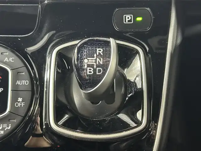 トヨタ ヴォクシー ハイブリッド ZS 煌Ⅱ 佐賀県 2019(令1)年 5.1万km ブラック 純正ディーラー10インチナビ/バックモニター/フルセグテレビ/CD/DVD/BT/SD/FM.AM/プリクラッシュセーフティ/レーンディパーチャーアラート/オートハイビーム/クルーズコントロール/前後ドライブレコーダー/社外シートカバー/ビルトインETC2.0/ステアリングスイッチ/保証書/取扱説明書