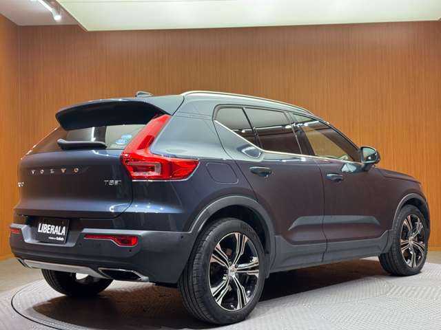 ボルボ ＸＣ４０ T5 AWD インスクリプション 千葉県 2018(平30)年 6.1万km デニムブルーメタリック パノラマＳＲ　/ｈａｒｍａｎｋａｒｄｏｎサウンド　/茶革　/ＡＣＣ　/ナビ　/ＴＶ　/３６０°　/Ｂｌｕｅｔｏｏｔｈ接続　/ＣａｒＰｌａｙ　/自動駐車　/シートＨ　/電動リアゲート　/衝突軽減Ｂ　/ＢＳＭ　/ＬＫＡ　/１オーナー