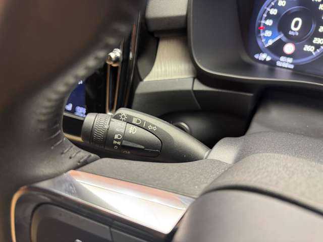 ボルボ ＸＣ４０ T5 AWD インスクリプション 千葉県 2018(平30)年 6.1万km デニムブルーメタリック パノラマＳＲ　/ｈａｒｍａｎｋａｒｄｏｎサウンド　/茶革　/ＡＣＣ　/ナビ　/ＴＶ　/３６０°　/Ｂｌｕｅｔｏｏｔｈ接続　/ＣａｒＰｌａｙ　/自動駐車　/シートＨ　/電動リアゲート　/衝突軽減Ｂ　/ＢＳＭ　/ＬＫＡ　/１オーナー