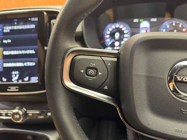 ボルボ ＸＣ４０ T5 AWD インスクリプション 千葉県 2018(平30)年 6.1万km デニムブルーメタリック パノラマＳＲ　/ｈａｒｍａｎｋａｒｄｏｎサウンド　/茶革　/ＡＣＣ　/ナビ　/ＴＶ　/３６０°　/Ｂｌｕｅｔｏｏｔｈ接続　/ＣａｒＰｌａｙ　/自動駐車　/シートＨ　/電動リアゲート　/衝突軽減Ｂ　/ＢＳＭ　/ＬＫＡ　/１オーナー